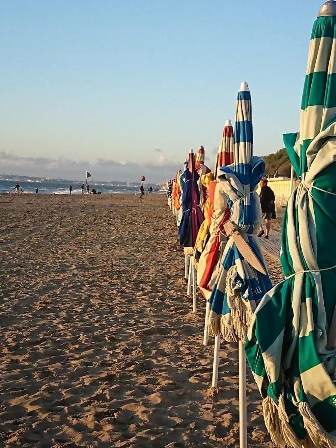 Апартаменти Les Parasols De Trouville Екстер'єр фото